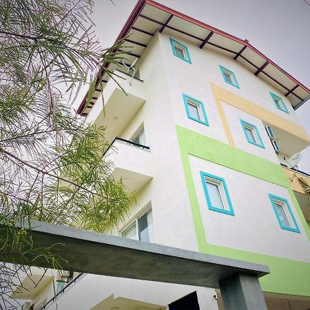 Srimadis Villa Near Airport - Negombo Bagian luar foto