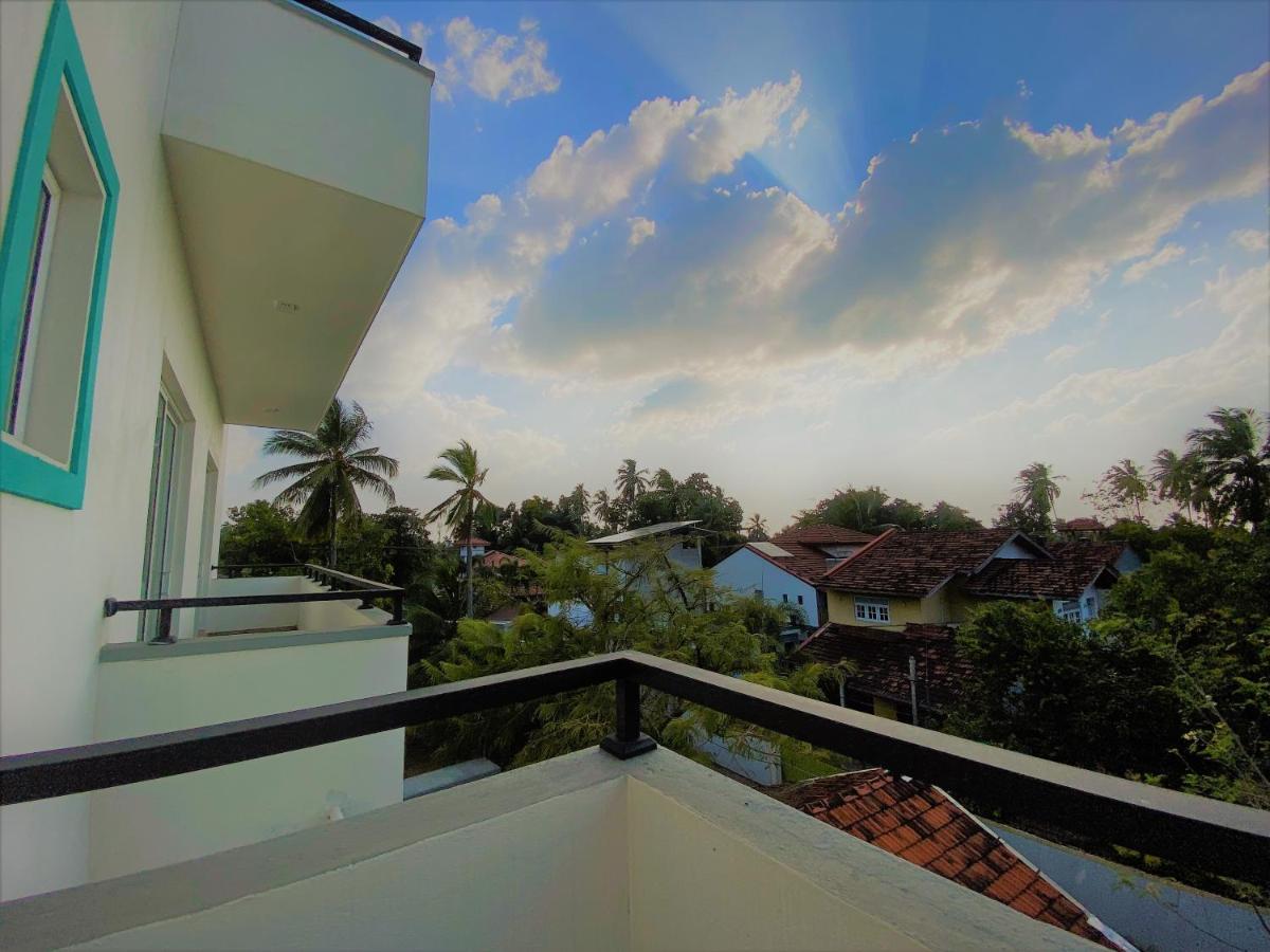 Srimadis Villa Near Airport - Negombo Bagian luar foto
