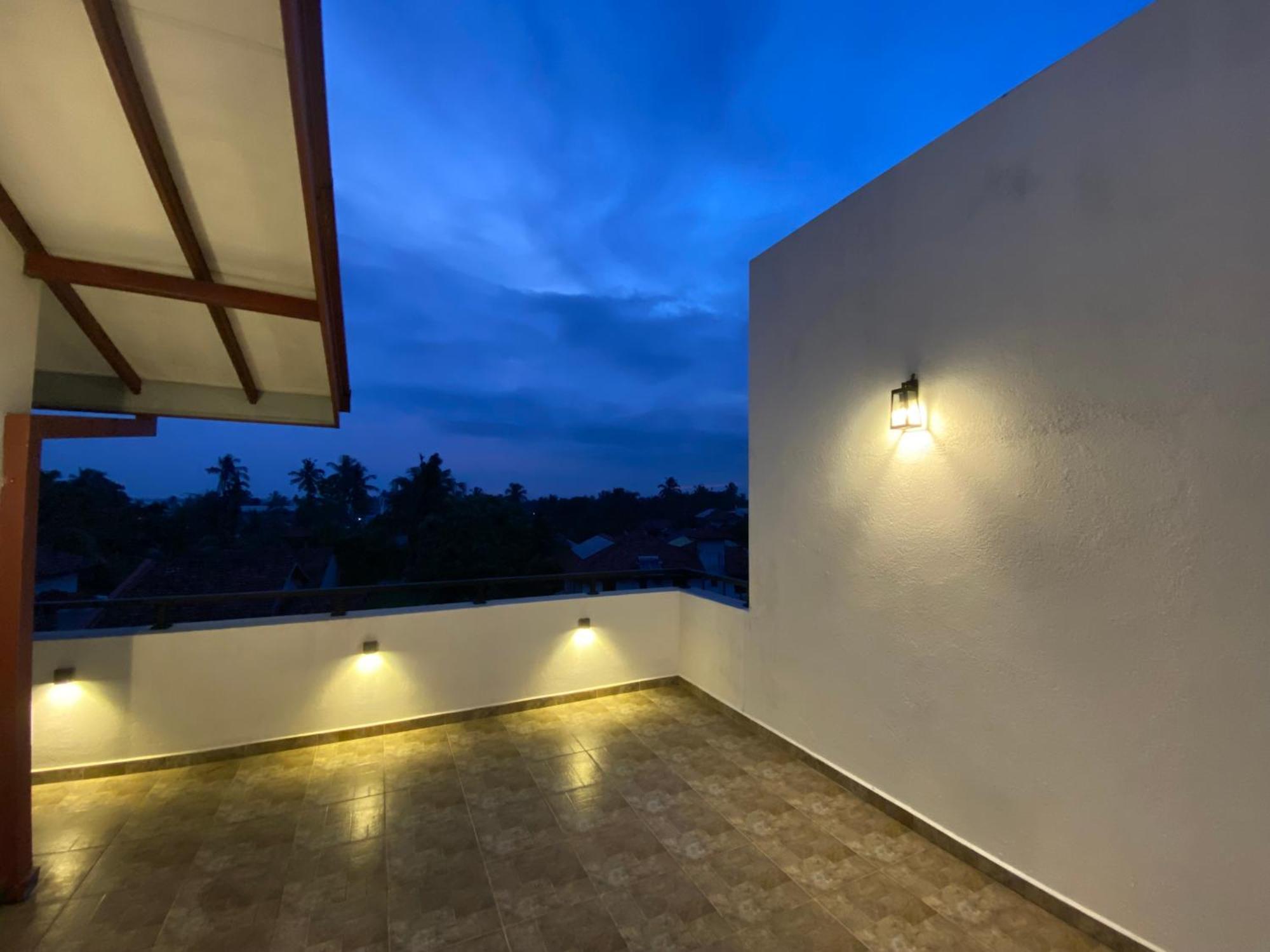 Srimadis Villa Near Airport - Negombo Bagian luar foto