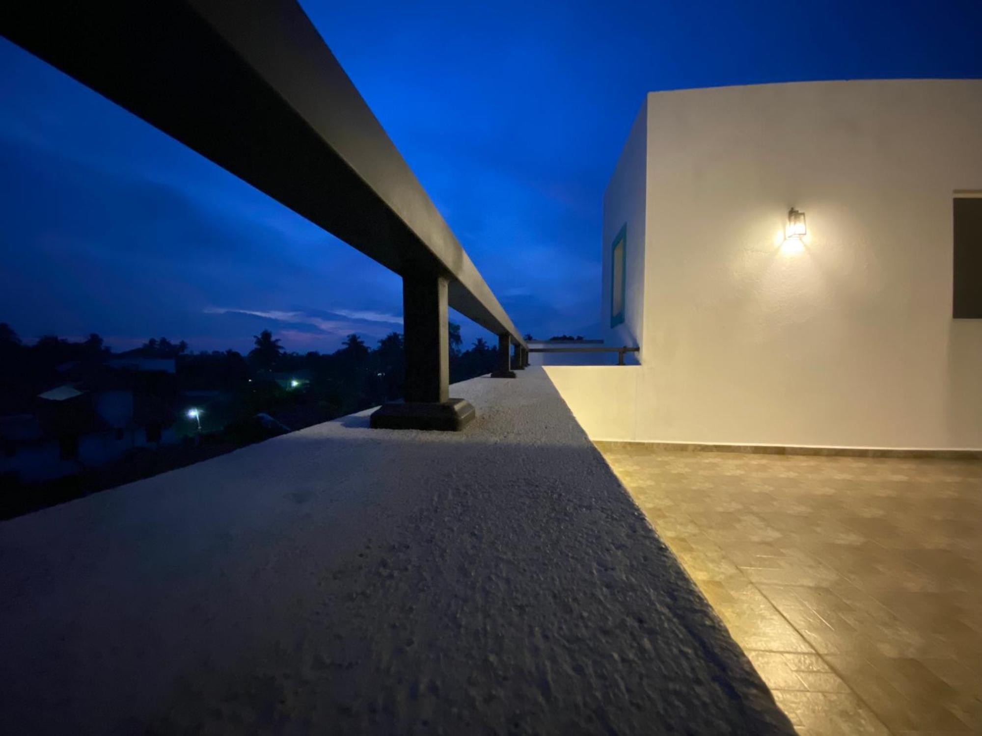 Srimadis Villa Near Airport - Negombo Bagian luar foto